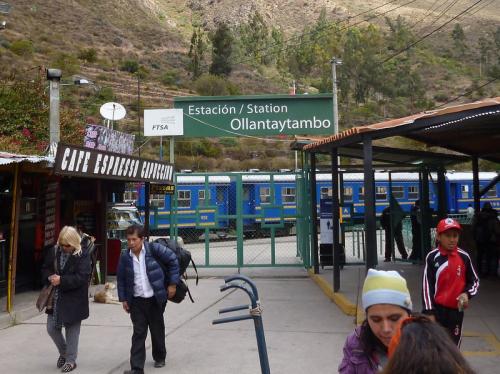 Ollantaytambo train station 3