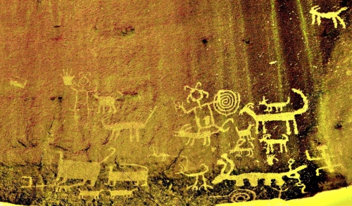 Petroglyphs near Una Vida